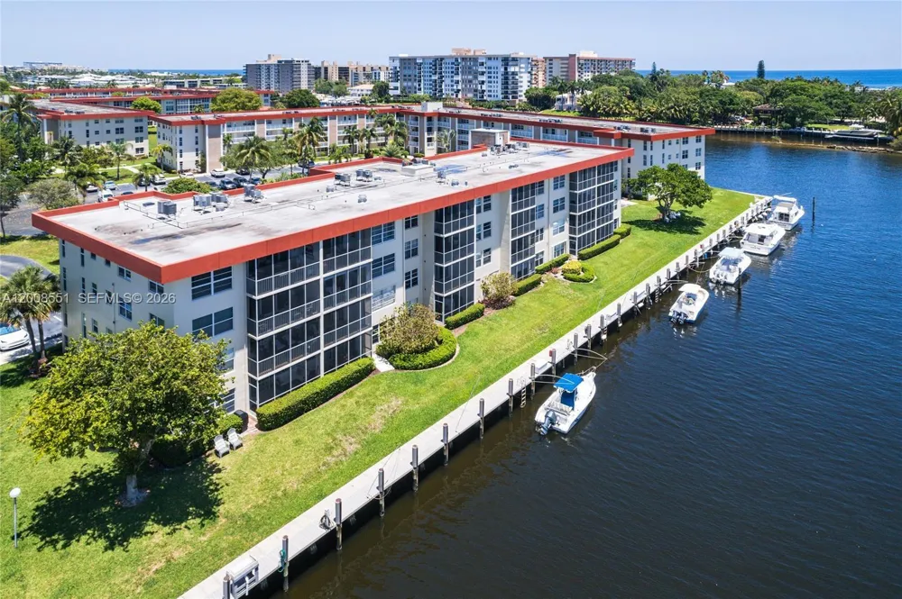 3050 NE 48th Ct #405 Lighthouse Point, FL 33064
