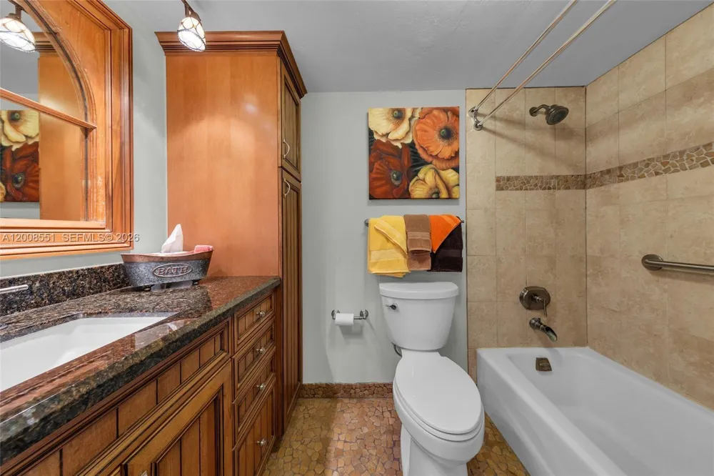 3050 NE 48th Ct #405 Lighthouse Point, FL 33064