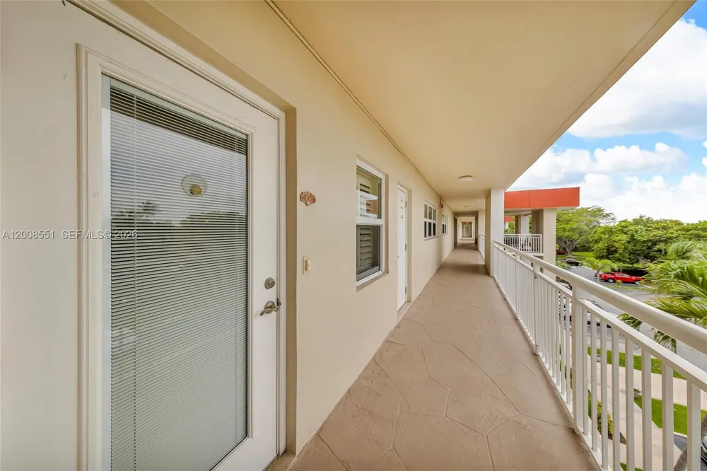 3050 NE 48th Ct #405 Lighthouse Point, FL 33064