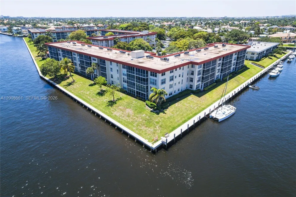 3050 NE 48th Ct #405 Lighthouse Point, FL 33064