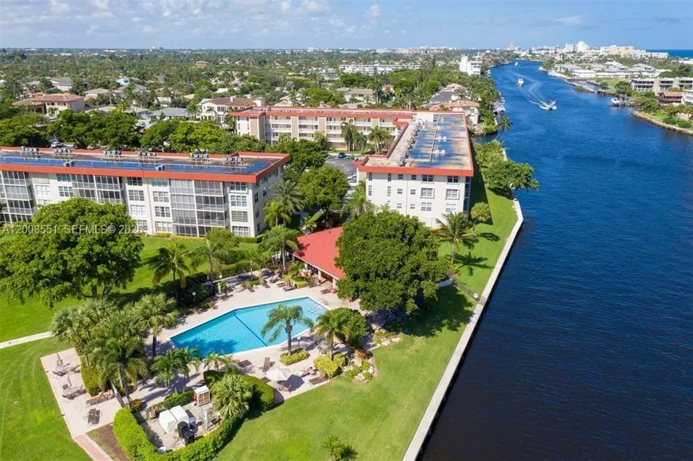 3050 NE 48th Ct #405 Lighthouse Point, FL 33064