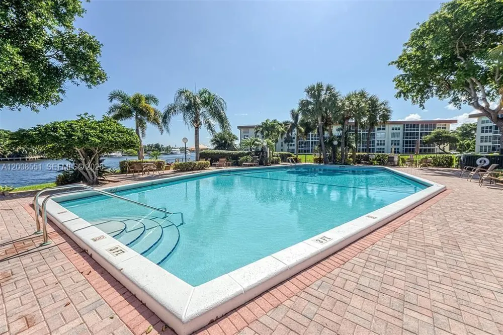 3050 NE 48th Ct #405 Lighthouse Point, FL 33064