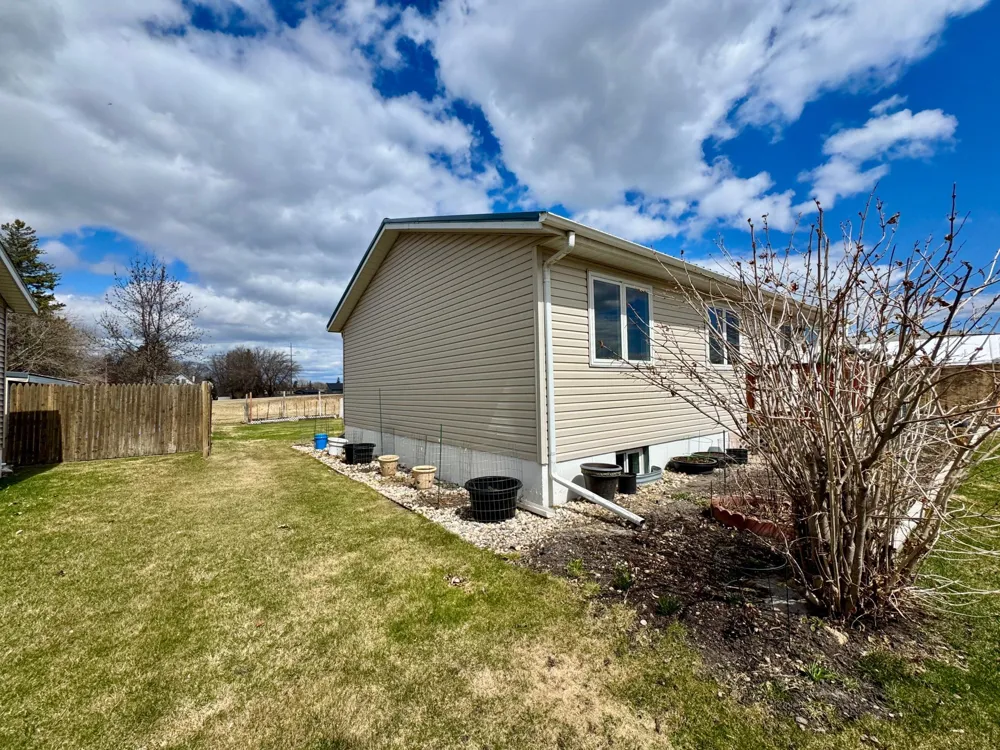 305 Lincoln Street SE Warroad, MN 56763