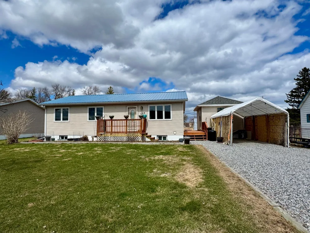305 Lincoln Street SE Warroad, MN 56763