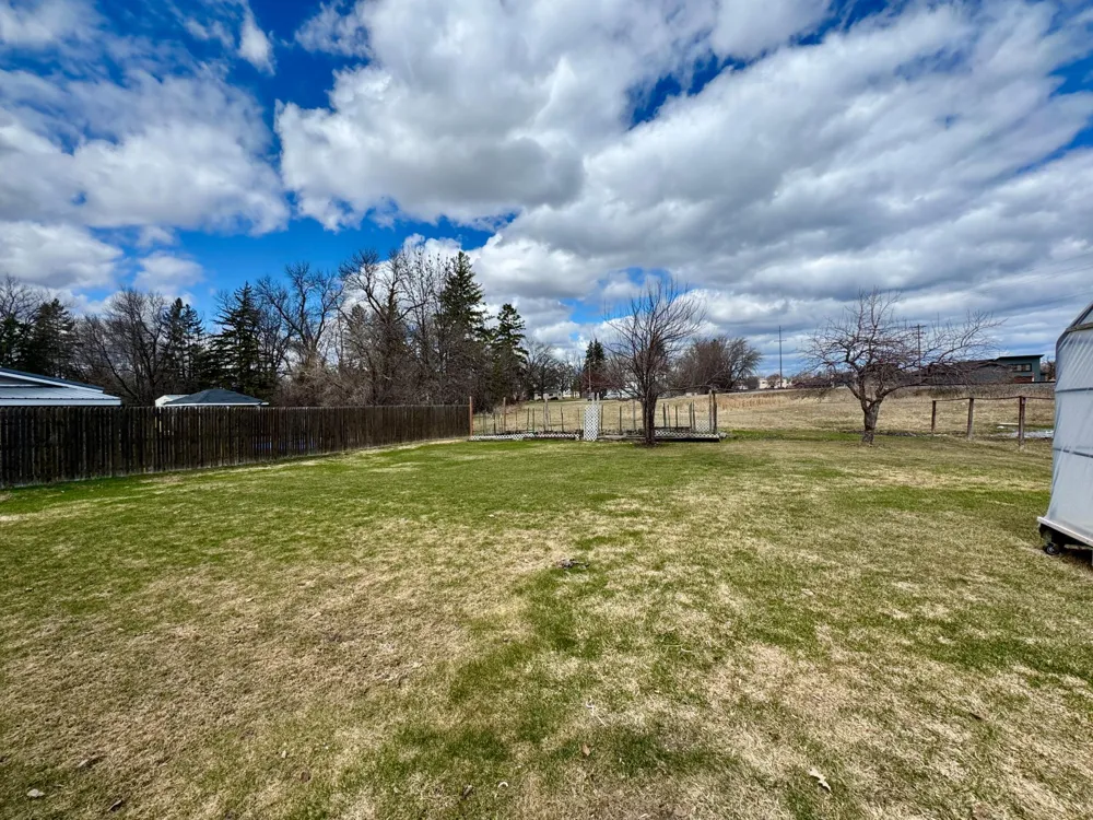 305 Lincoln Street SE Warroad, MN 56763
