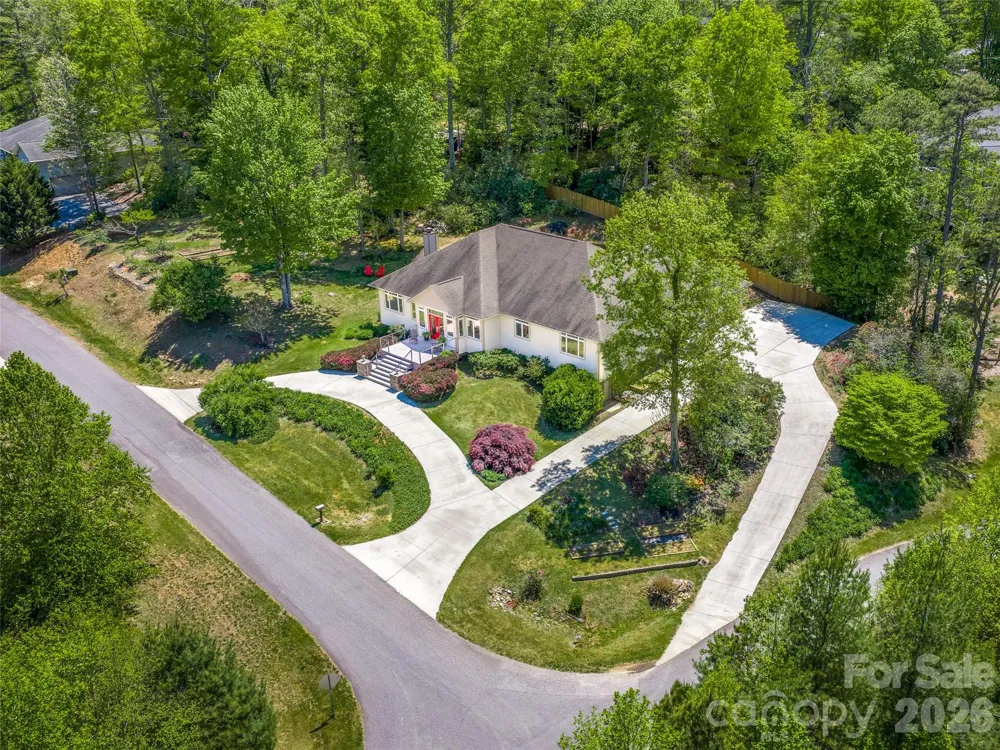 16 Chickadee Lane Fairview, NC 28730
