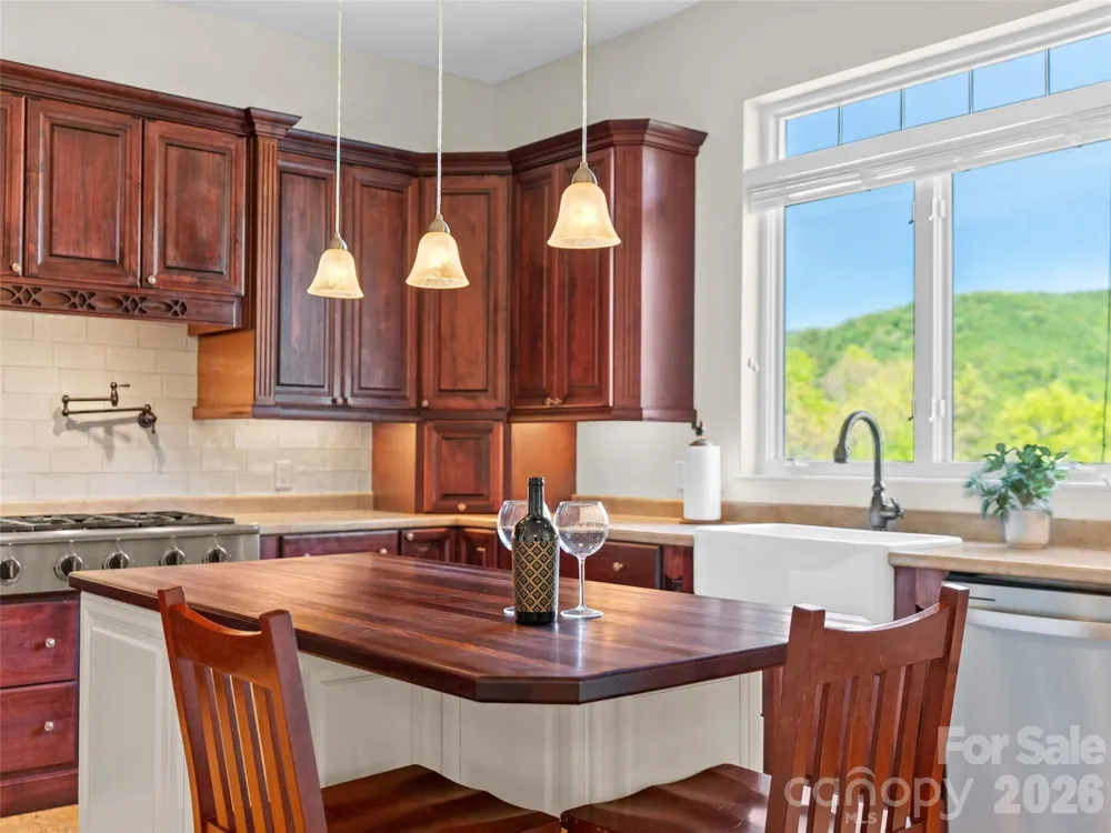 16 Chickadee Lane Fairview, NC 28730