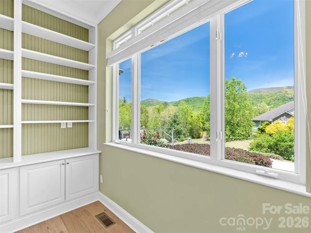 16 Chickadee Lane Fairview, NC 28730