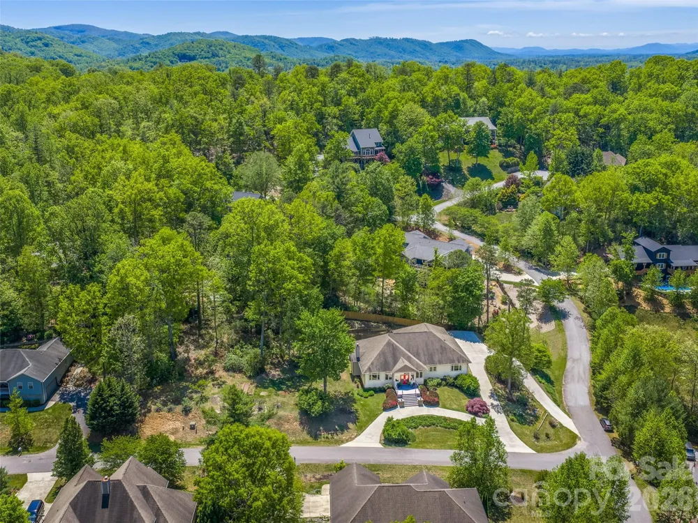 16 Chickadee Lane Fairview, NC 28730
