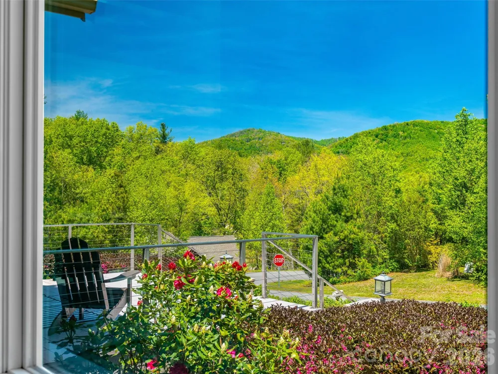 16 Chickadee Lane Fairview, NC 28730
