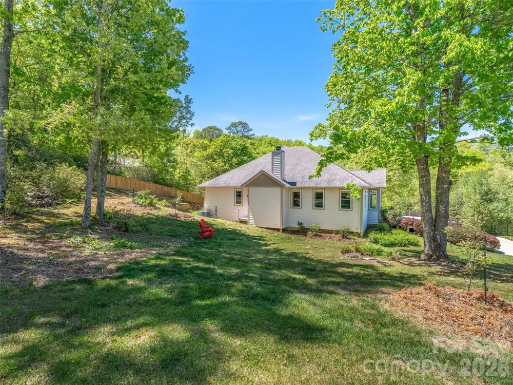 16 Chickadee Lane Fairview, NC 28730