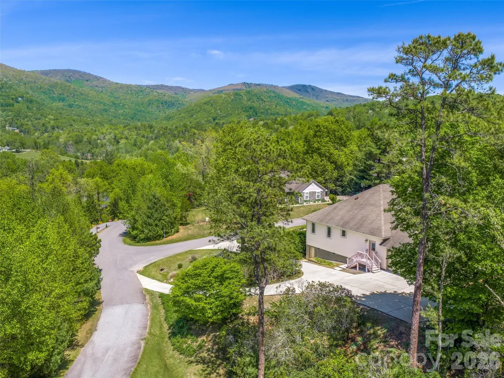 16 Chickadee Lane Fairview, NC 28730