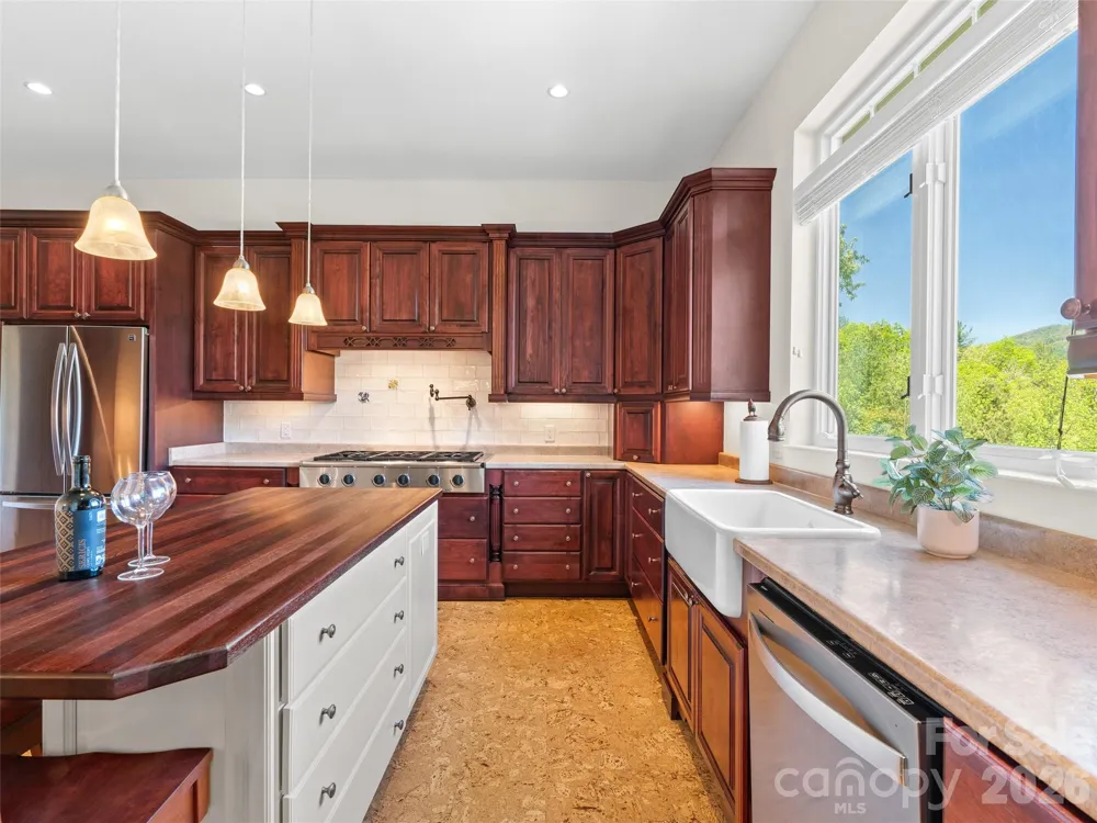 16 Chickadee Lane Fairview, NC 28730