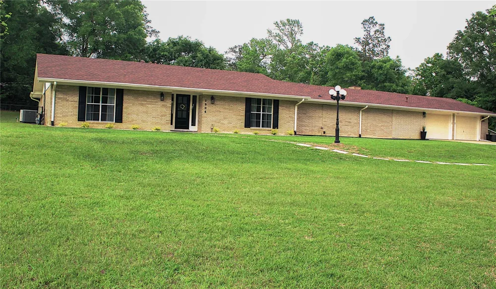 1904 Pine Street Woodville, TX 75979