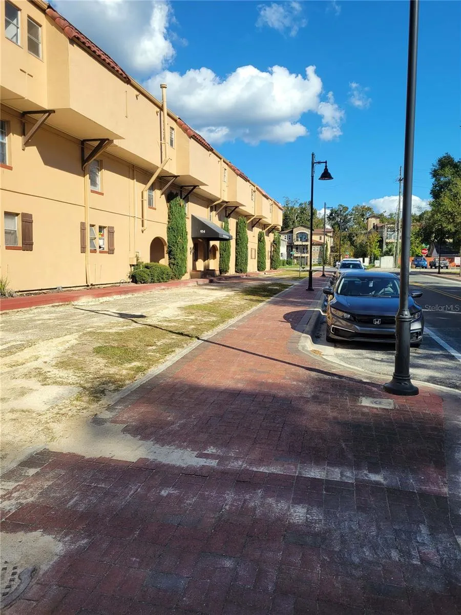 914 SW 8TH AVENUE #26 Gainesville, FL 32601