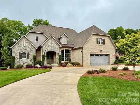4025 Foxes Trail