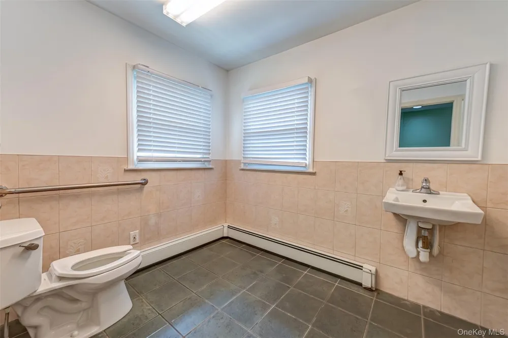 3250 Sunrise Highway East Islip, NY 11730