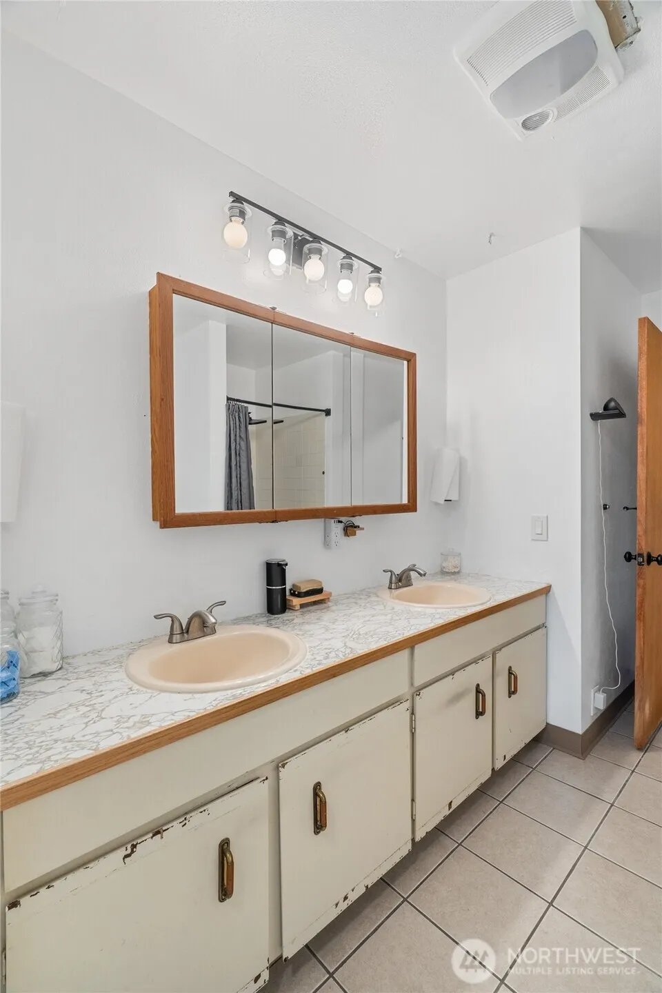 279 Holly Lane Cosmopolis, WA 98537
