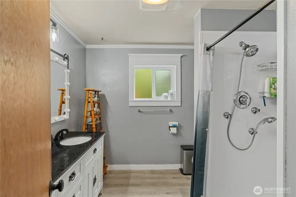 279 Holly Lane Cosmopolis, WA 98537