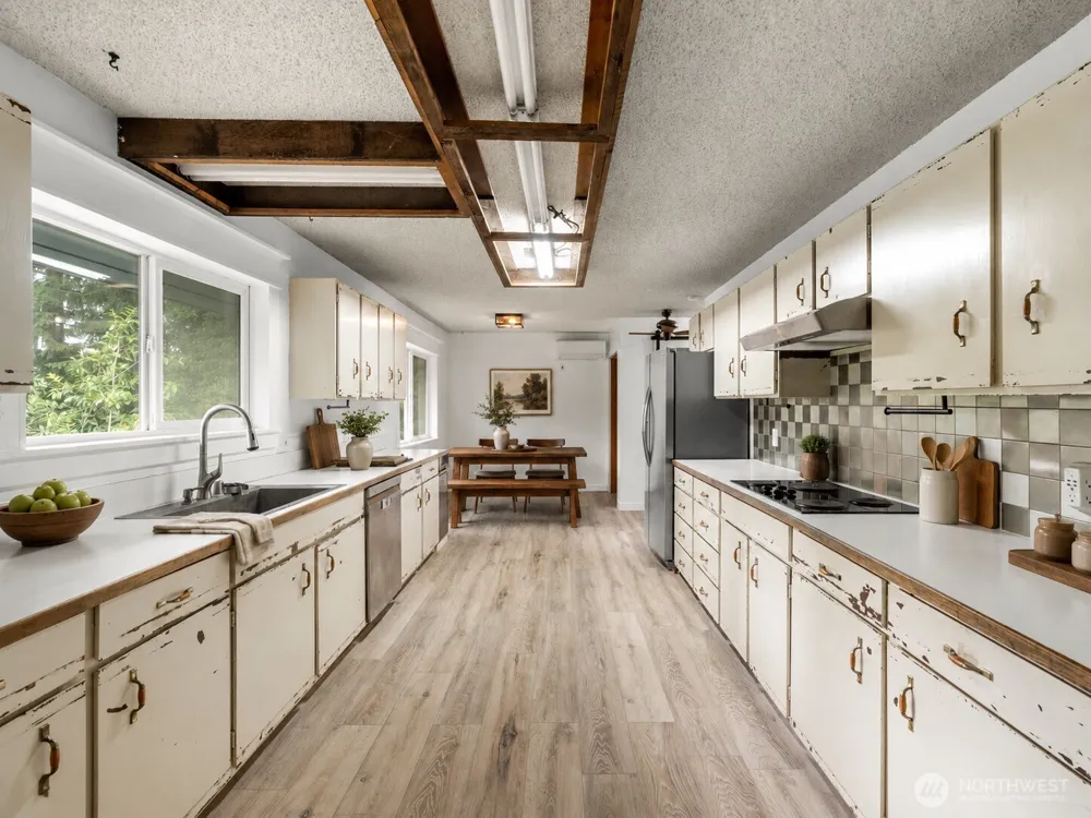 279 Holly Lane Cosmopolis, WA 98537