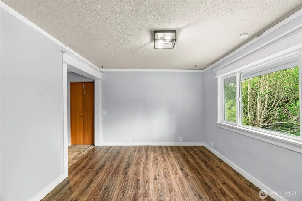 279 Holly Lane Cosmopolis, WA 98537