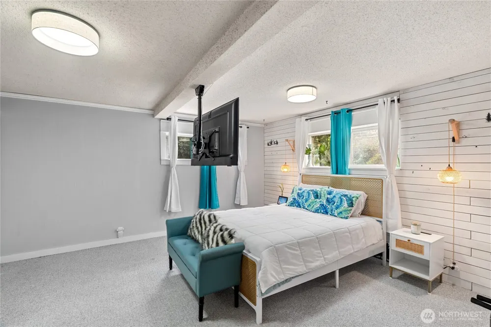 279 Holly Lane Cosmopolis, WA 98537