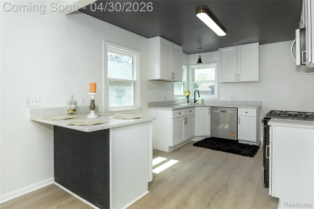 514 Greenwood Street Inkster City, MI 48141
