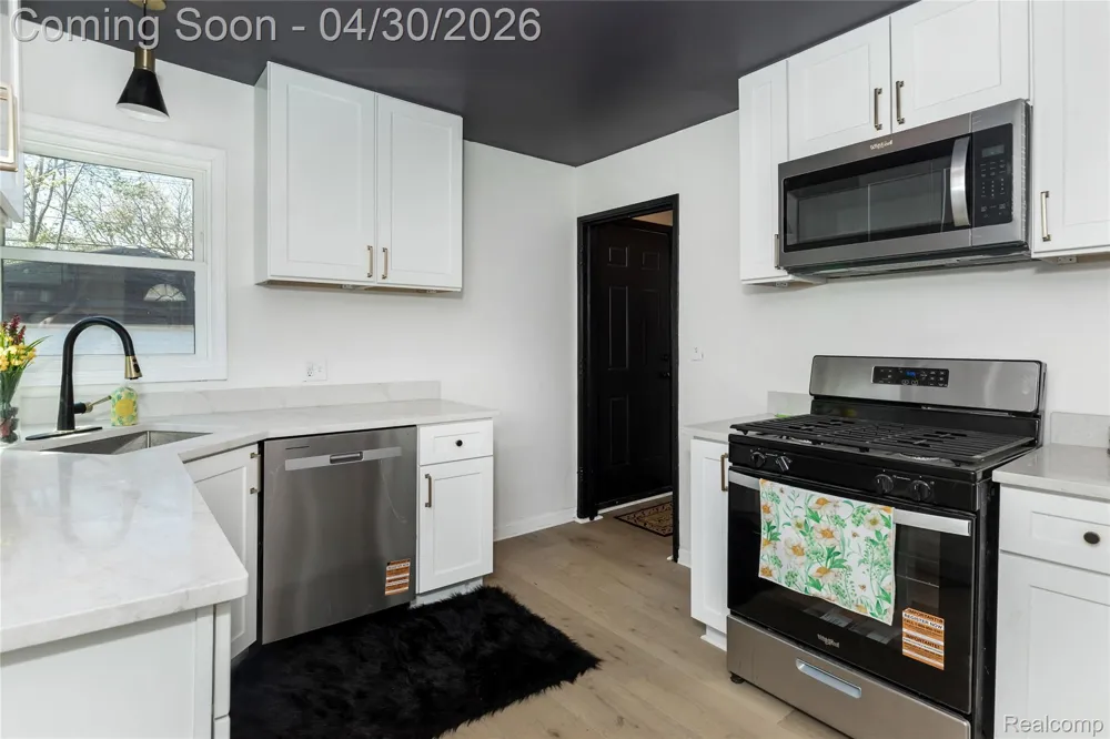 514 Greenwood Street Inkster City, MI 48141