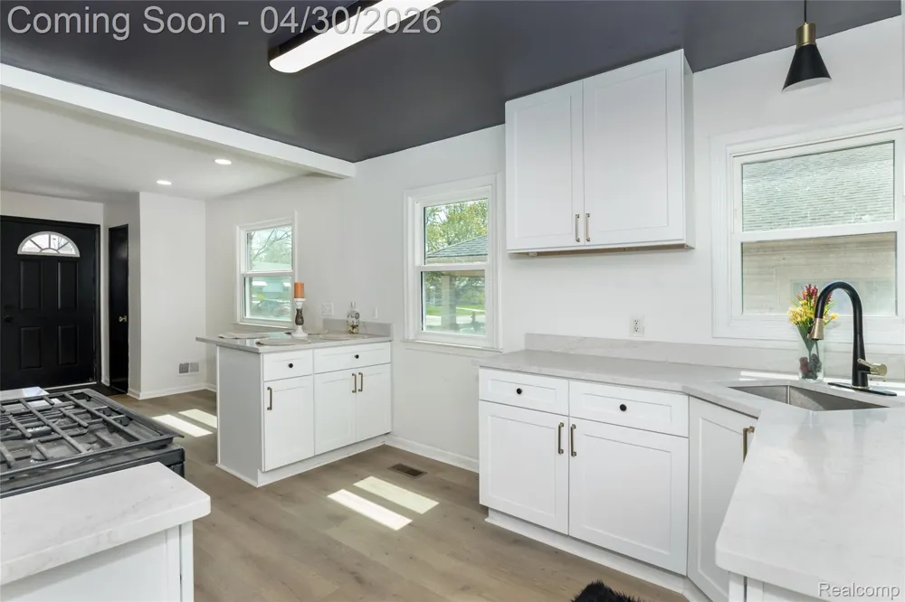 514 Greenwood Street Inkster City, MI 48141