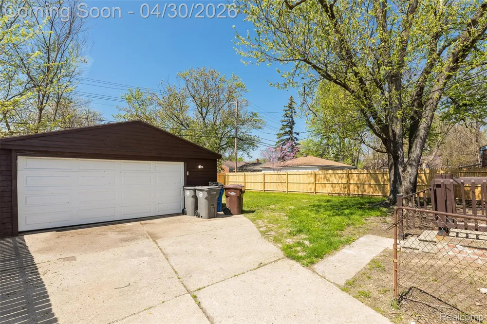 514 Greenwood Street Inkster City, MI 48141