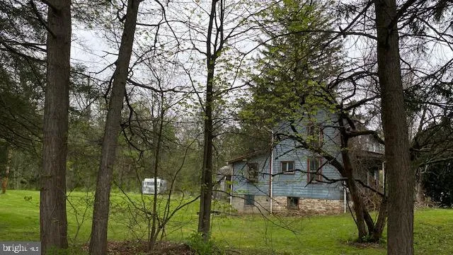 201 HOOVER ROAD Waterfall, PA 16689