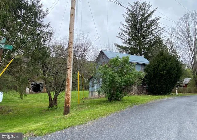 201 HOOVER ROAD Waterfall, PA 16689