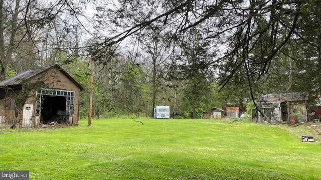 201 HOOVER ROAD Waterfall, PA 16689