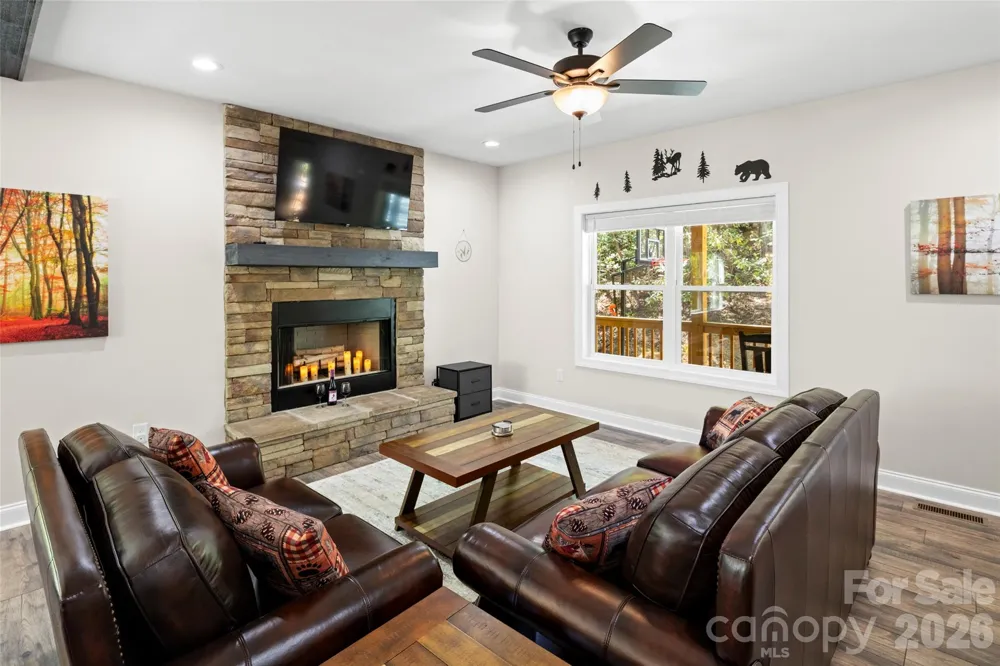 233 Arcadia Falls Way Black Mountain, NC 28711