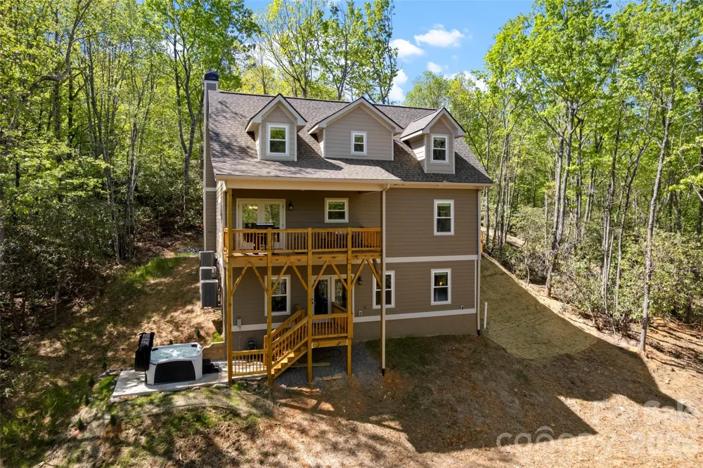 233 Arcadia Falls Way Black Mountain, NC 28711