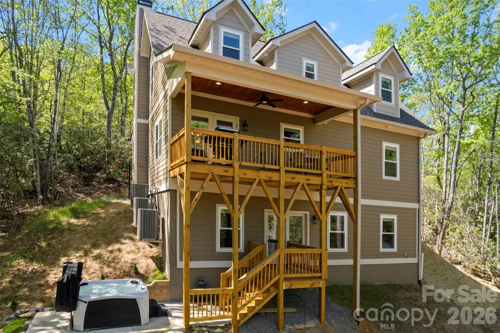233 Arcadia Falls Way Black Mountain, NC 28711