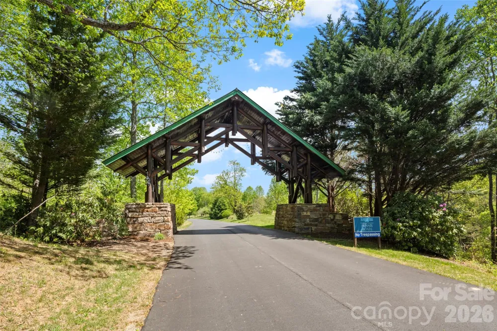 233 Arcadia Falls Way Black Mountain, NC 28711