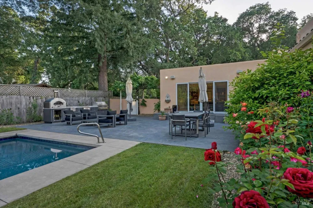 942 Country Club Lane Sonoma, CA 95476