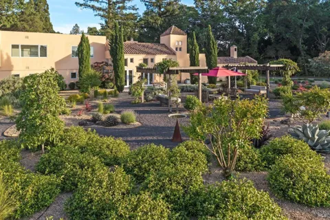 942 Country Club Lane