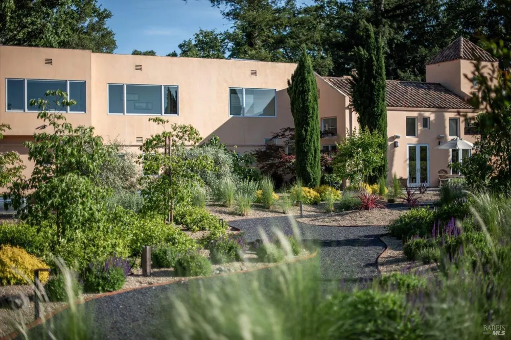 942 Country Club Lane Sonoma, CA 95476