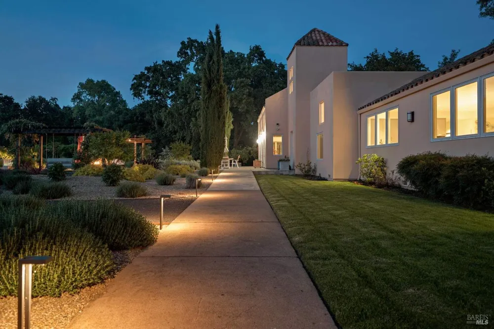 942 Country Club Lane Sonoma, CA 95476
