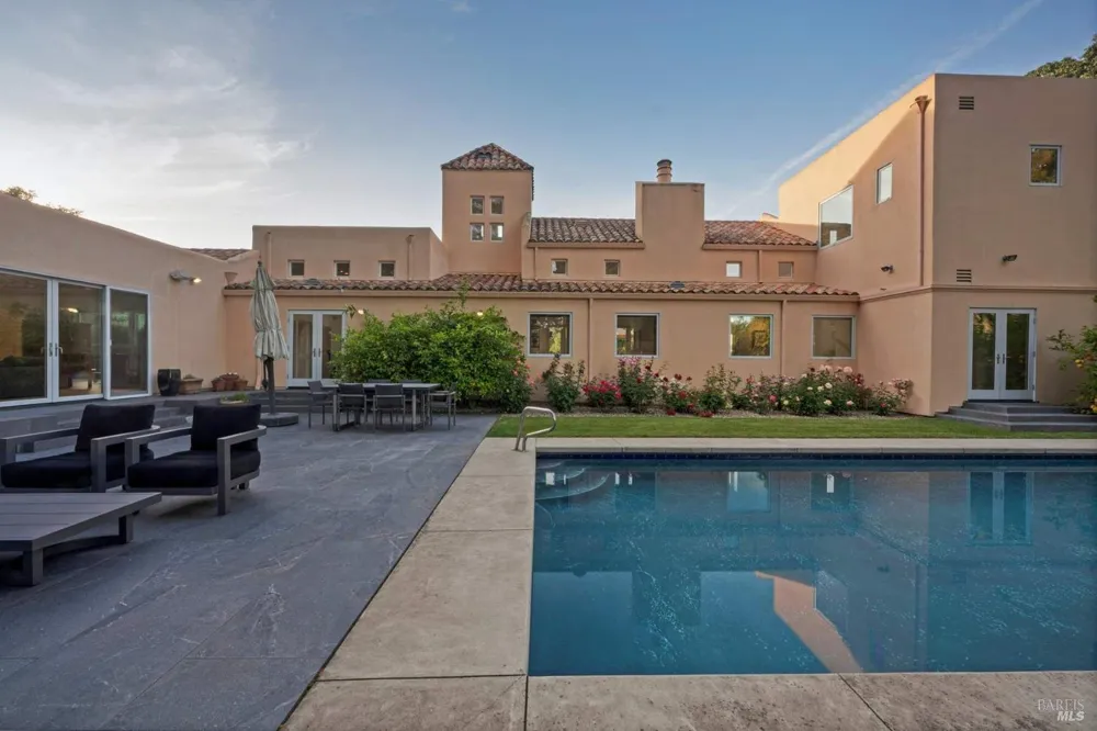 942 Country Club Lane Sonoma, CA 95476