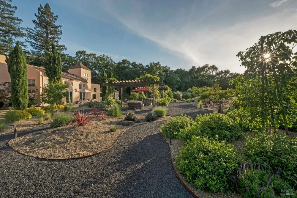 942 Country Club Lane Sonoma, CA 95476
