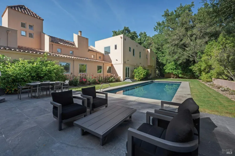942 Country Club Lane Sonoma, CA 95476
