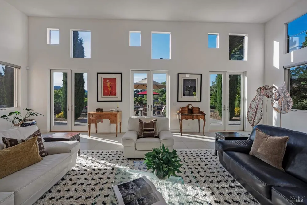 942 Country Club Lane Sonoma, CA 95476