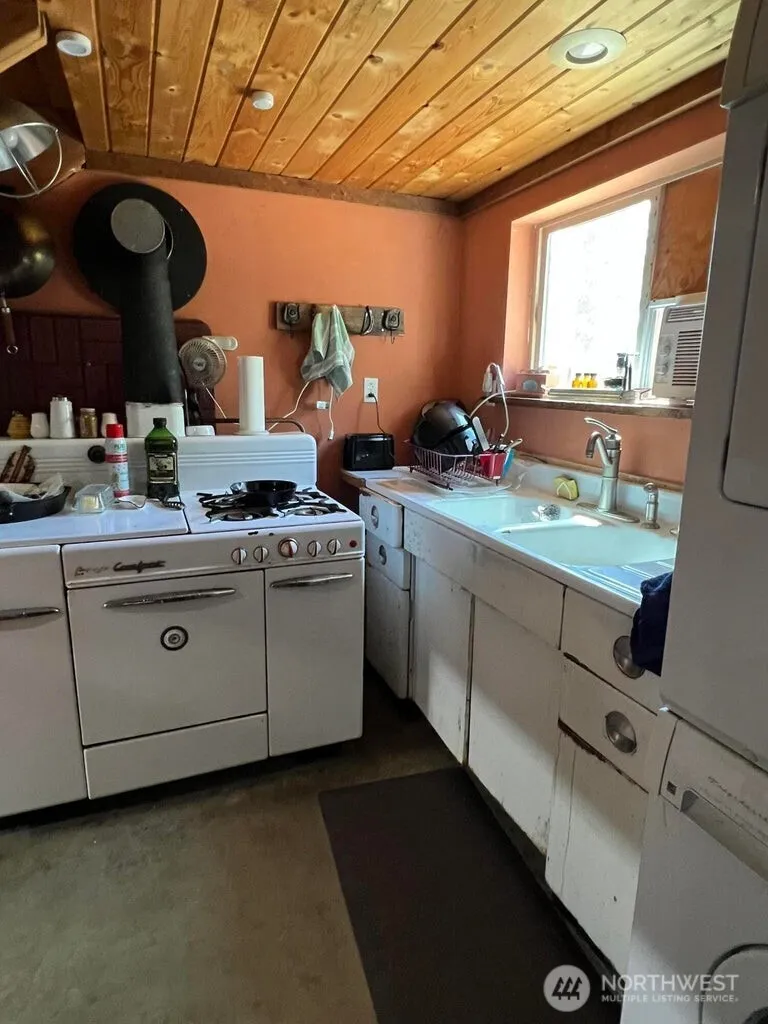 961 H Seigel Hill Road Colville, WA 99114