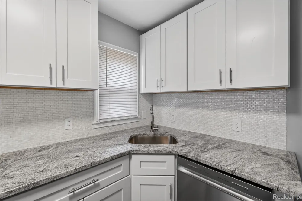 5156 Winifred Street Wayne City, MI 48184