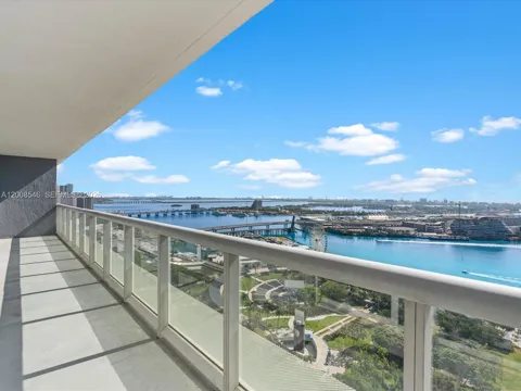 50 Biscayne Blvd #3308