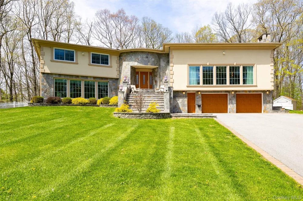 10 Quail Ridge Road Hyde Park, NY 12538