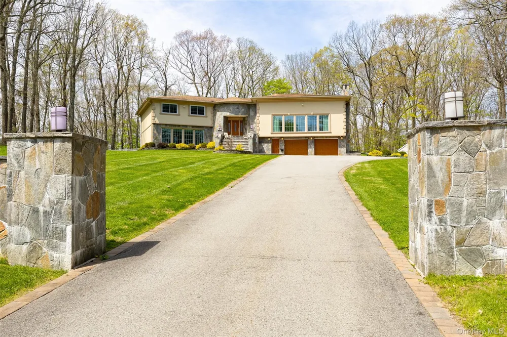 10 Quail Ridge Road Hyde Park, NY 12538